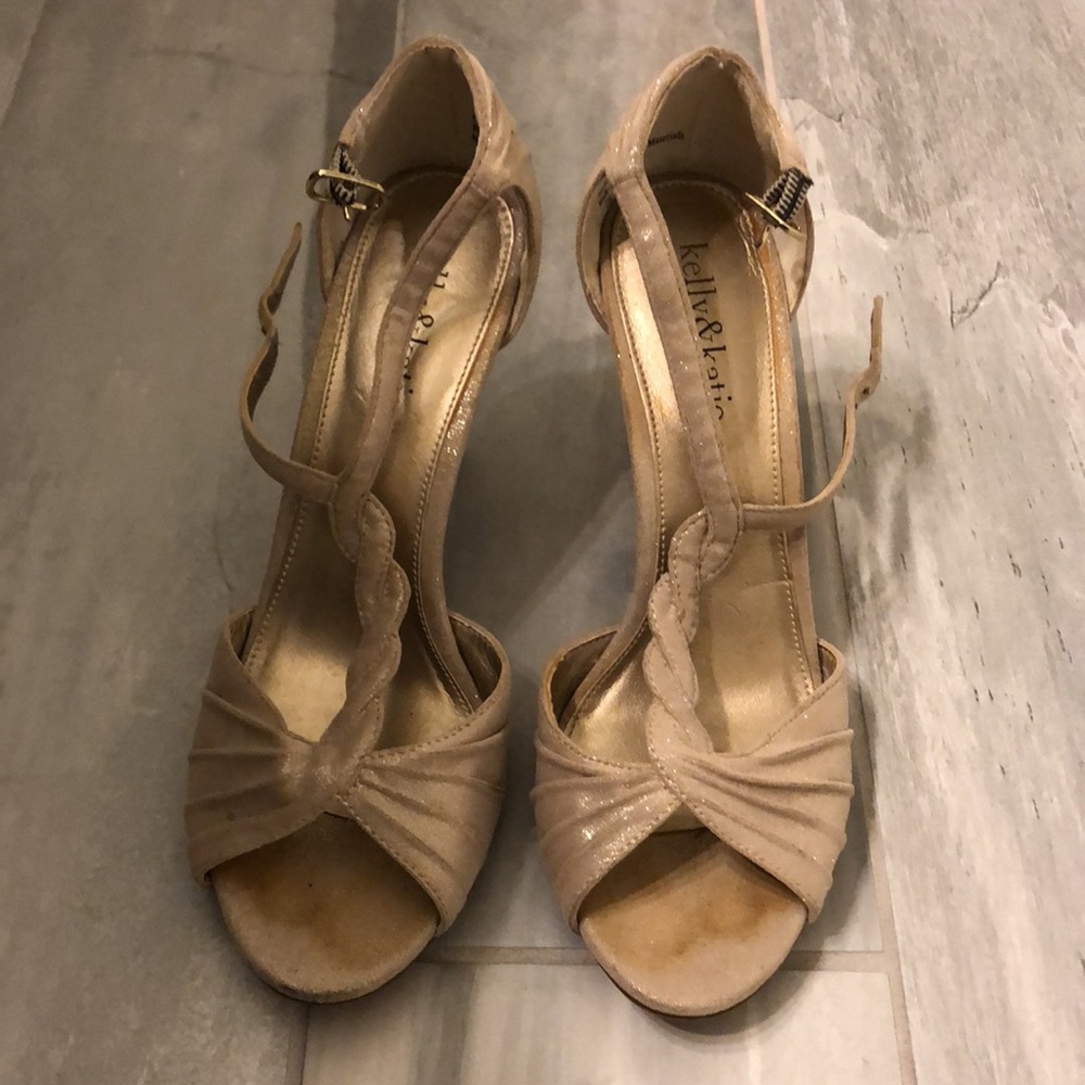 Kelly & Katie Gold Shimmer Heels Size 7.5